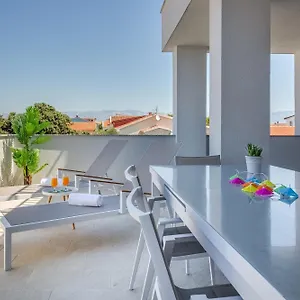  Apartment Kastelina